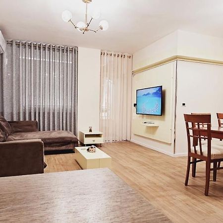 Discover Tirana From Our 3-Room Apartment With Free Parking-Komuna E Parisit Luaran gambar