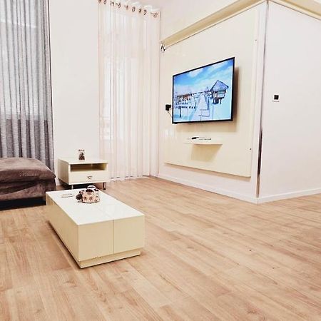 Discover Tirana From Our 3-Room Apartment With Free Parking-Komuna E Parisit Luaran gambar