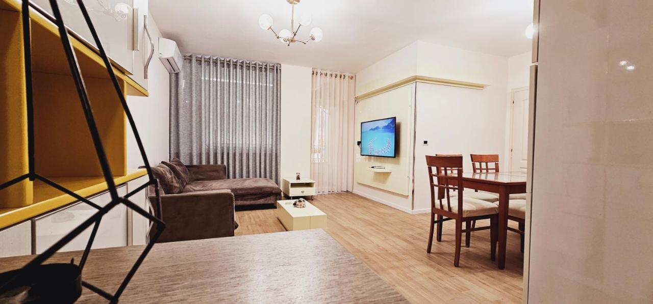 Discover Tirana From Our 3-Room Apartment With Free Parking-Komuna E Parisit Luaran gambar