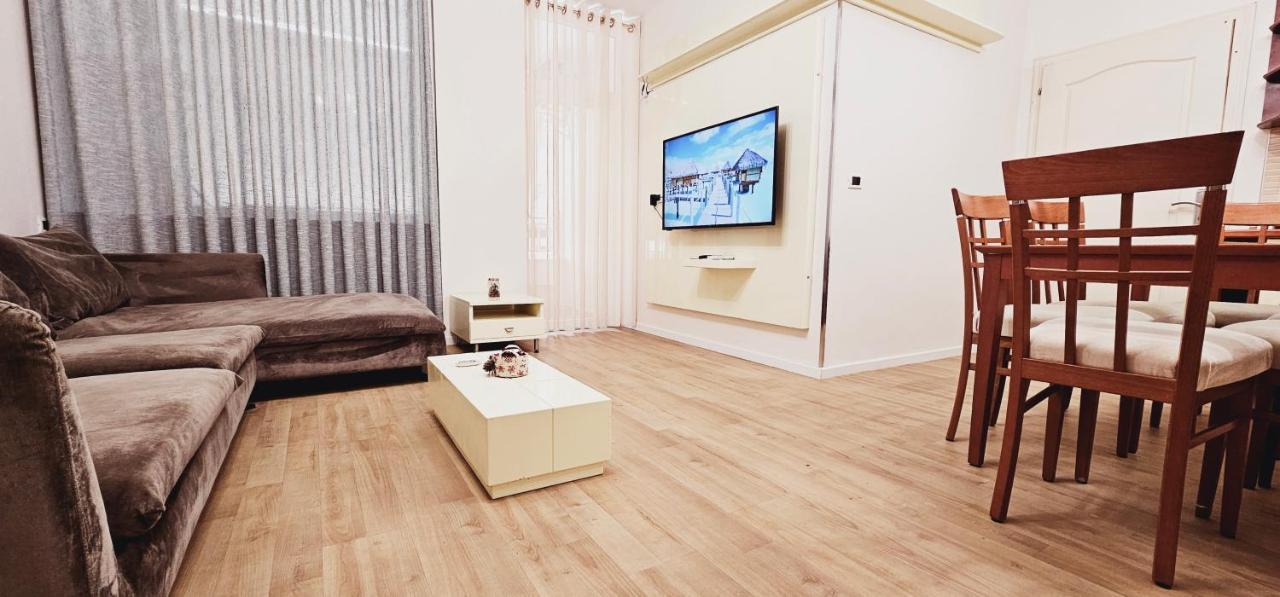 Discover Tirana From Our 3-Room Apartment With Free Parking-Komuna E Parisit Luaran gambar