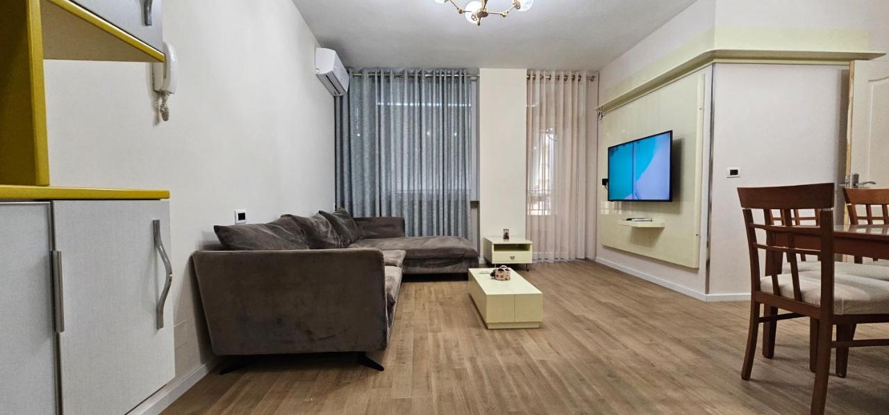 Discover Tirana From Our 3-Room Apartment With Free Parking-Komuna E Parisit Luaran gambar