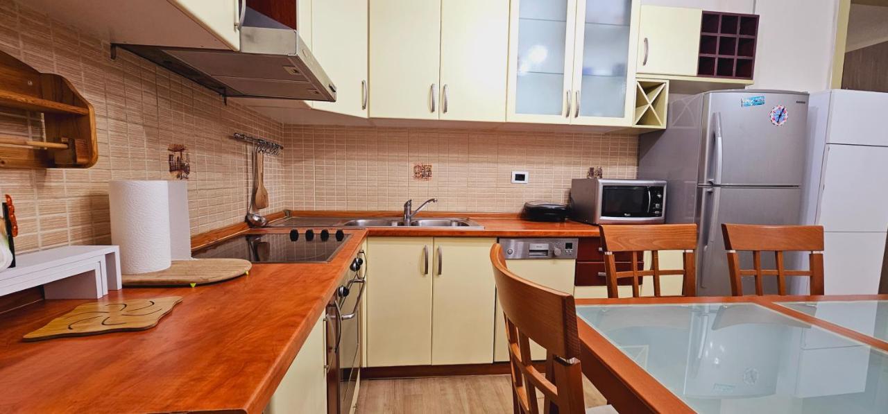 Discover Tirana From Our 3-Room Apartment With Free Parking-Komuna E Parisit Luaran gambar