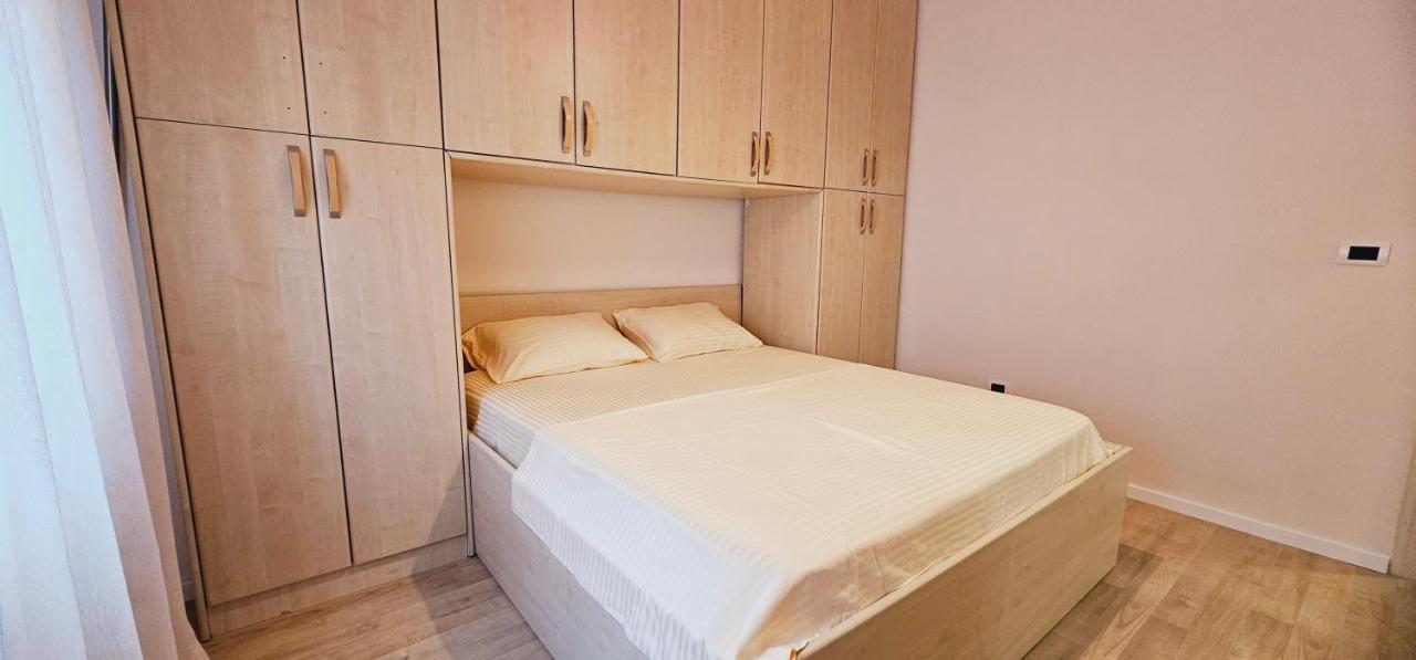 Discover Tirana From Our 3-Room Apartment With Free Parking-Komuna E Parisit Luaran gambar